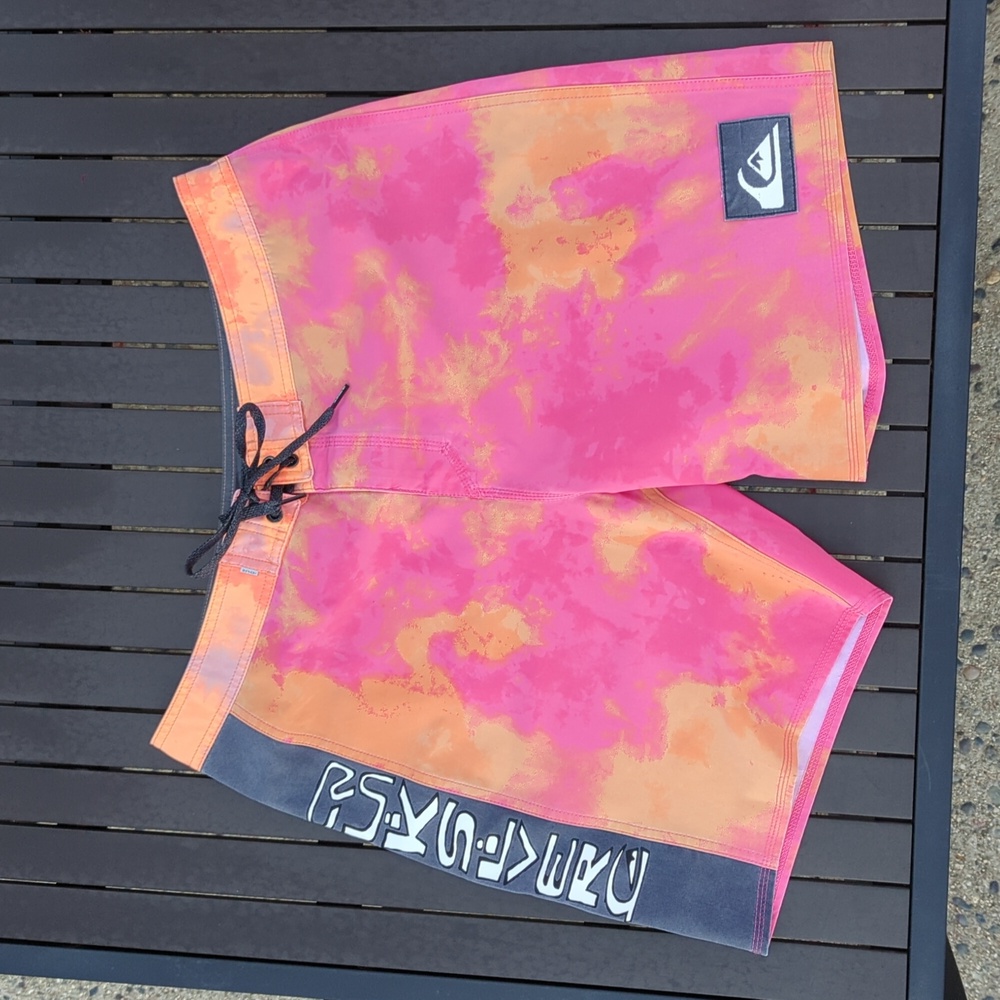 Quiksilver board shorts 34"